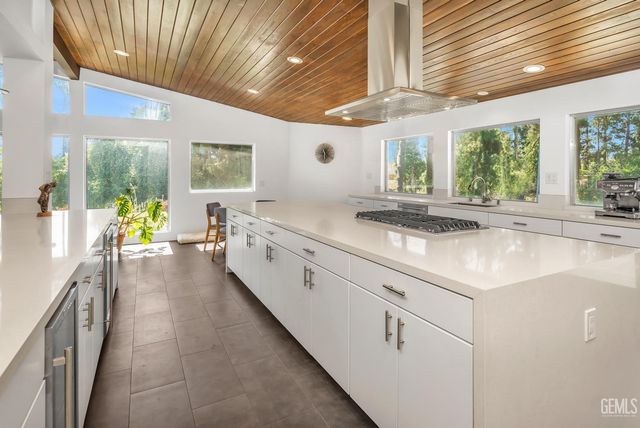 4200 Flintridge Drive, Bakersfield, CA 93306