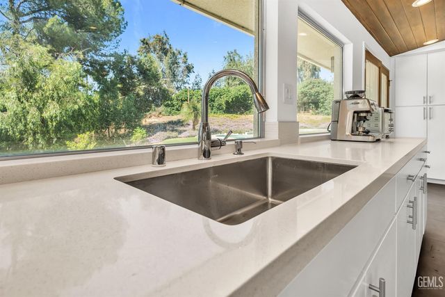 4200 Flintridge Drive, Bakersfield, CA 93306