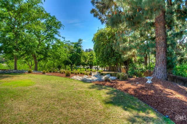 4200 Flintridge Drive, Bakersfield, CA 93306