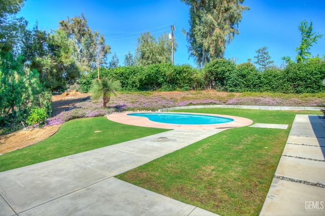 4200 Flintridge Drive, Bakersfield, CA 93306