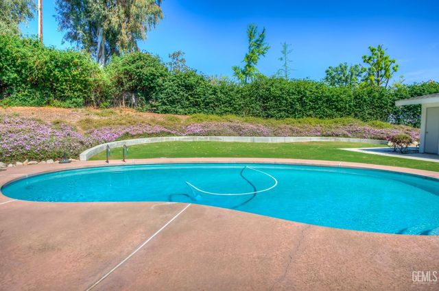 4200 Flintridge Drive, Bakersfield, CA 93306