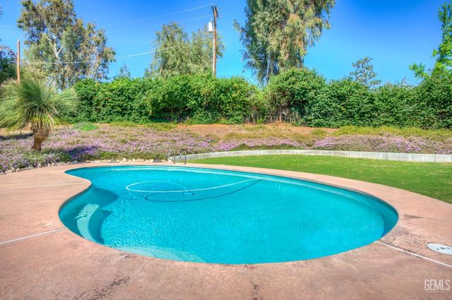 4200 Flintridge Drive, Bakersfield, CA 93306