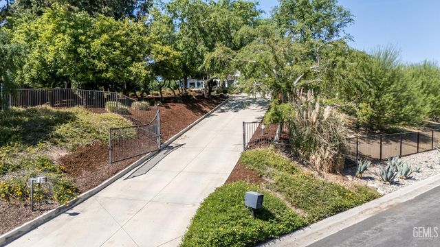4200 Flintridge Drive, Bakersfield, CA 93306