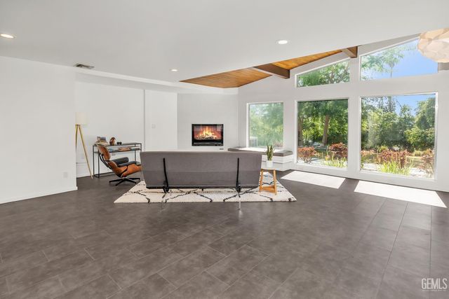 4200 Flintridge Drive, Bakersfield, CA 93306