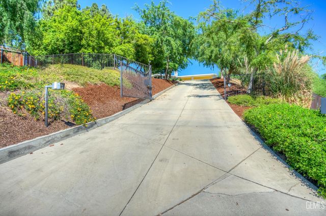 4200 Flintridge Drive, Bakersfield, CA 93306