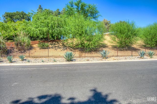 4200 Flintridge Drive, Bakersfield, CA 93306