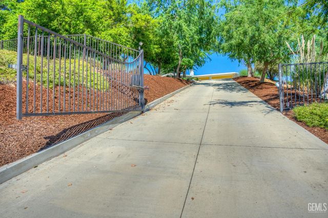 4200 Flintridge Drive, Bakersfield, CA 93306