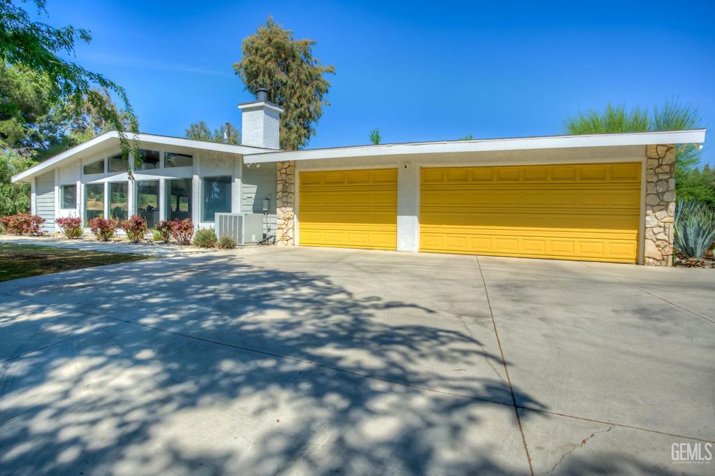 4200 Flintridge Drive, Bakersfield, CA 93306