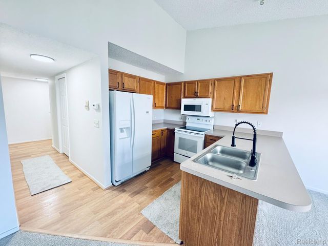 4956 Oak Hill Drive 78, Waterford Charter Township, MI 48329