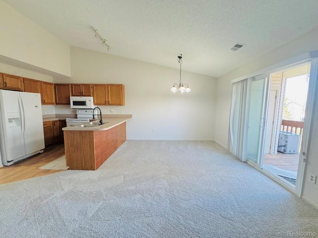 4956 Oak Hill Drive 78, Waterford Charter Township, MI 48329