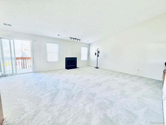 4956 Oak Hill Drive 78, Waterford Charter Township, MI 48329