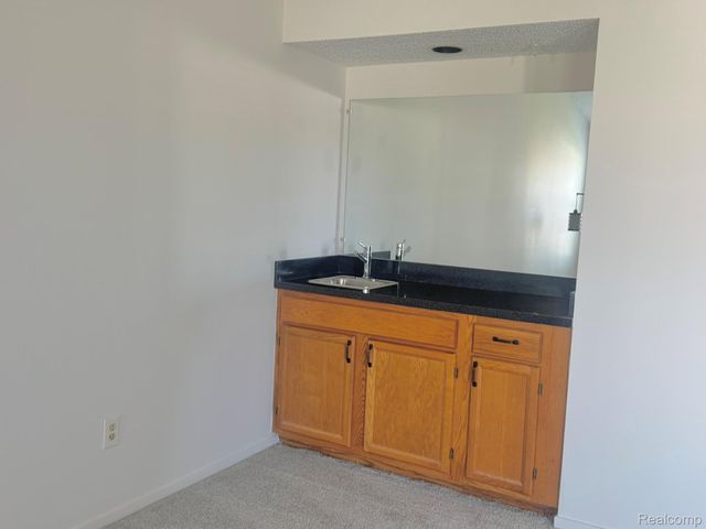 4956 Oak Hill Drive 78, Waterford Charter Township, MI 48329