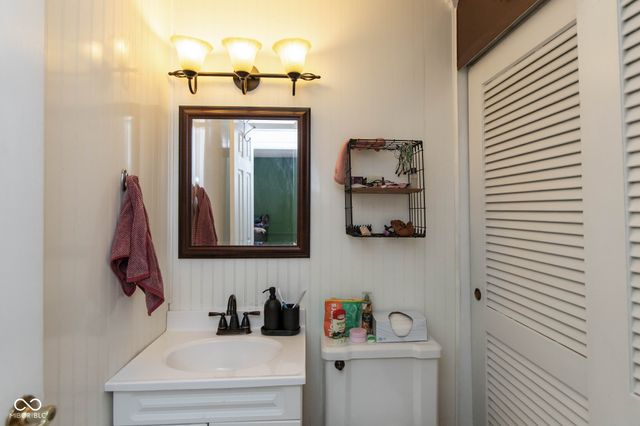 720 W Smith Valley Road, Greenwood, IN 46142