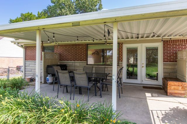 720 W Smith Valley Road, Greenwood, IN 46142