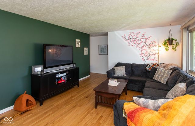 720 W Smith Valley Road, Greenwood, IN 46142