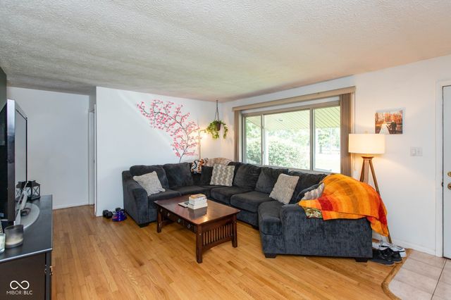 720 W Smith Valley Road, Greenwood, IN 46142