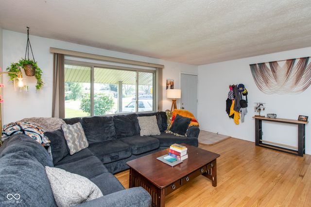 720 W Smith Valley Road, Greenwood, IN 46142