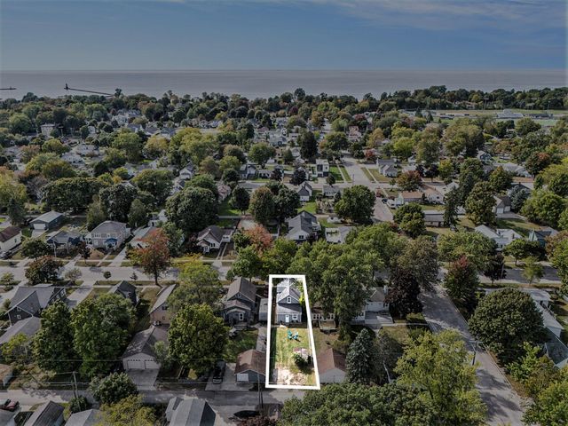 420 N ROBERT Street, Ludington, MI 49431