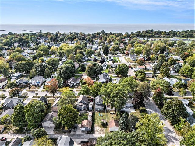 420 N ROBERT Street, Ludington, MI 49431