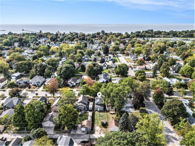 420 N ROBERT Street, Ludington, MI 49431