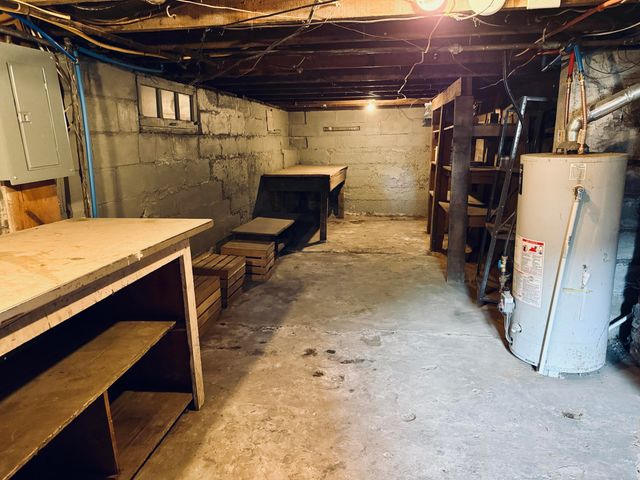 420 N ROBERT Street, Ludington, MI 49431