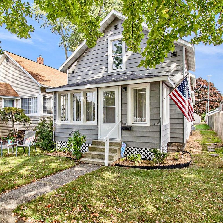 420 N ROBERT Street, Ludington, MI 49431