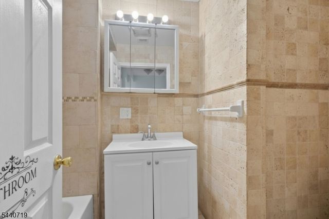 136 Smith St, Elizabeth City, NJ 07201