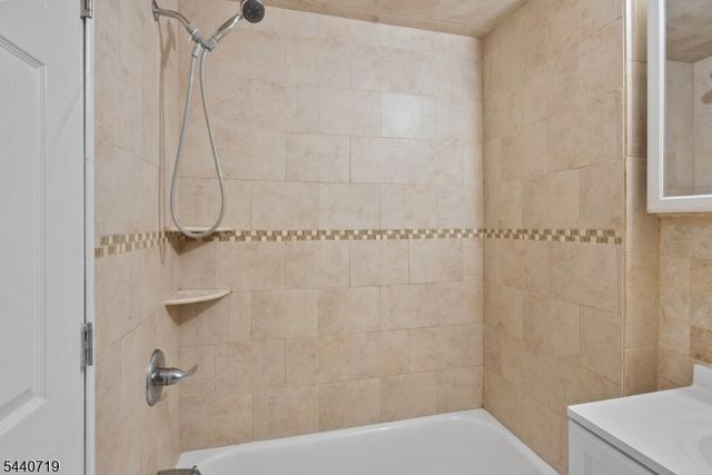 136 Smith St, Elizabeth City, NJ 07201