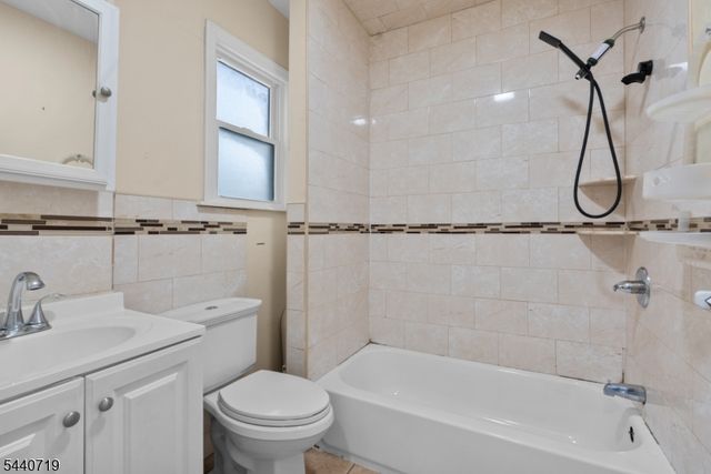 136 Smith St, Elizabeth City, NJ 07201