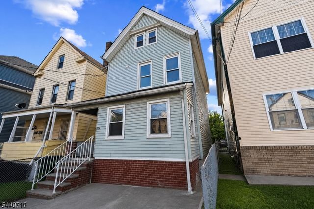 136 Smith St, Elizabeth City, NJ 07201