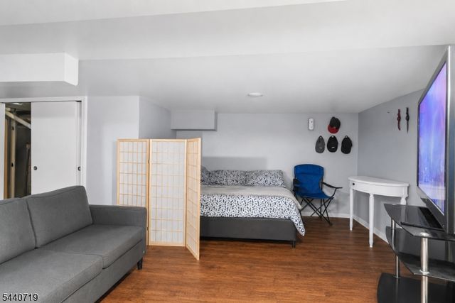 136 Smith St, Elizabeth City, NJ 07201