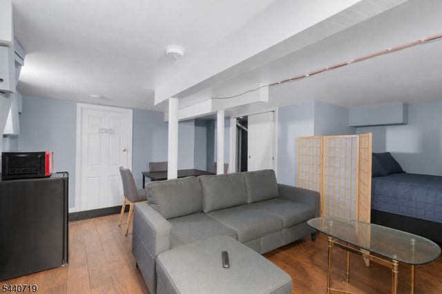 136 Smith St, Elizabeth City, NJ 07201