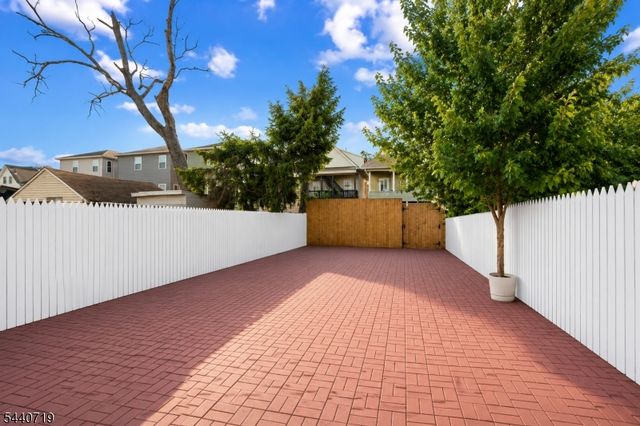 136 Smith St, Elizabeth City, NJ 07201