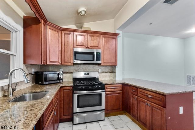136 Smith St, Elizabeth City, NJ 07201