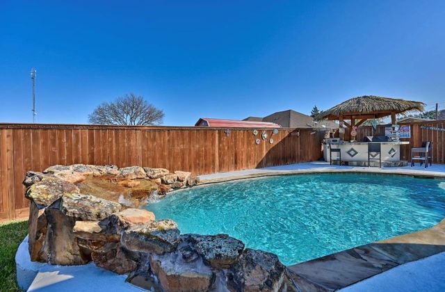 306 Matula Avenue, Schulenburg, TX 78956