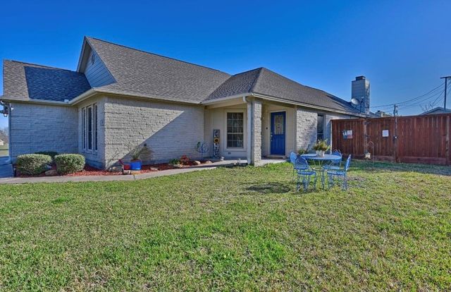 306 Matula Avenue, Schulenburg, TX 78956