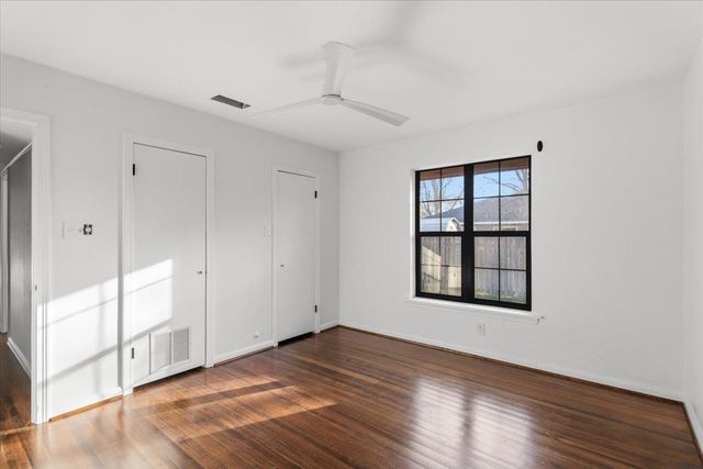 927 E Walnut ST, La Grange, TX 78945