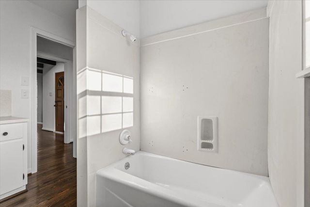 927 E Walnut ST, La Grange, TX 78945