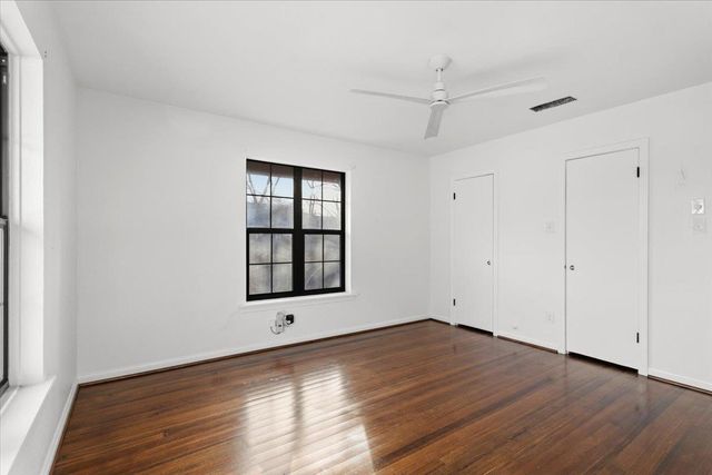 927 E Walnut ST, La Grange, TX 78945