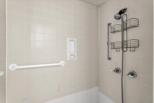 927 E Walnut ST, La Grange, TX 78945