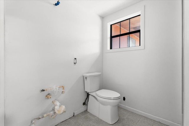 927 E Walnut ST, La Grange, TX 78945