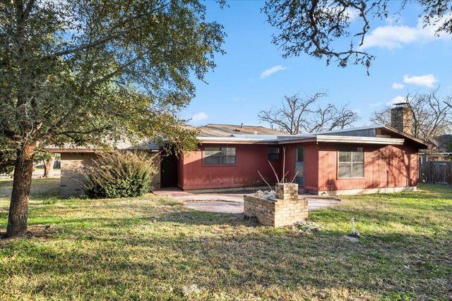 927 E Walnut ST, La Grange, TX 78945