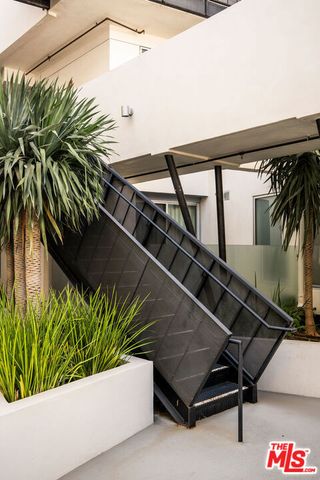 616 N Croft Avenue 6, Los Angeles, CA 90048
