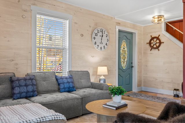 33 White Church Lane, Troy, NY 12180