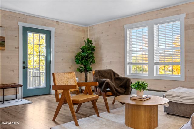 33 White Church Lane, Troy, NY 12180