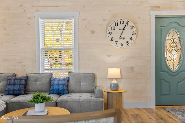 33 White Church Lane, Troy, NY 12180