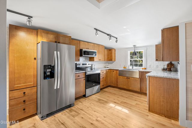 33 White Church Lane, Troy, NY 12180