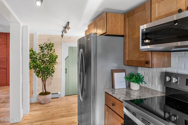 33 White Church Lane, Troy, NY 12180