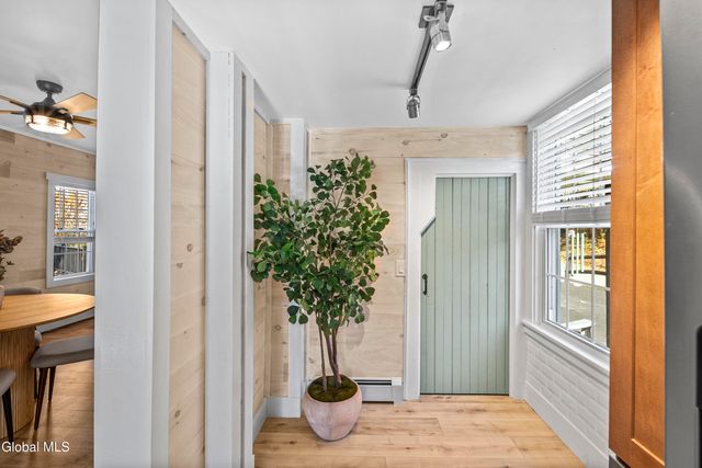 33 White Church Lane, Troy, NY 12180