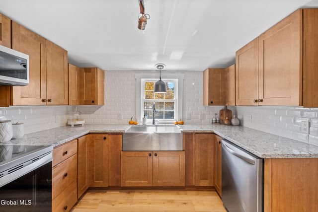 33 White Church Lane, Troy, NY 12180